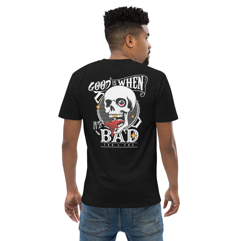 Man wearing the tee seen from behind, the skull print across his back